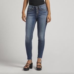 NWT!! Silver Maurices Suki Skinny Jeans